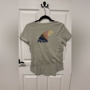 Patagonia Women's Light Green Short Sleeve Tee Surfing Wave Fin